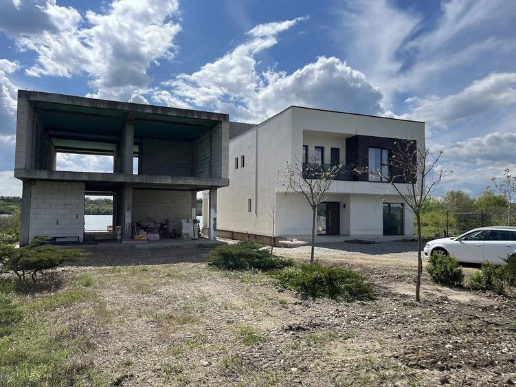 Casă cu Teren 1350 Mp în Șimian