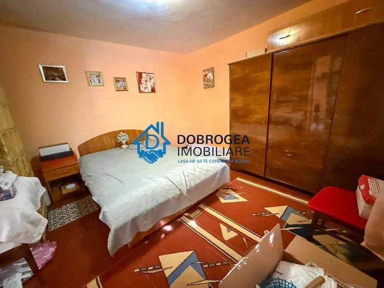 Casă cu 6 camere cu Teren 320 Mp în Păcii