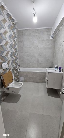 Apartament cu 3 camere decomandat în Tractorul