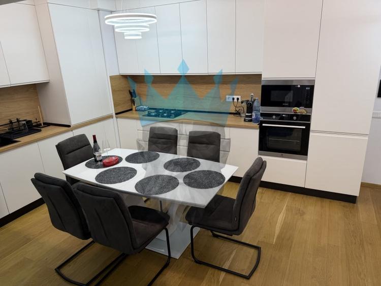 Apartament cu 3 camere semidecomandat, mobilat în Pipera