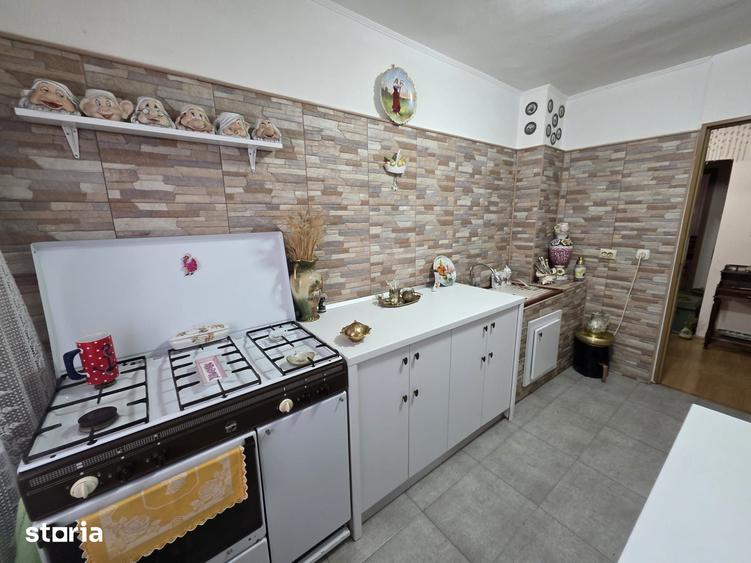 Apartament cu 3 camere decomandat în Central
