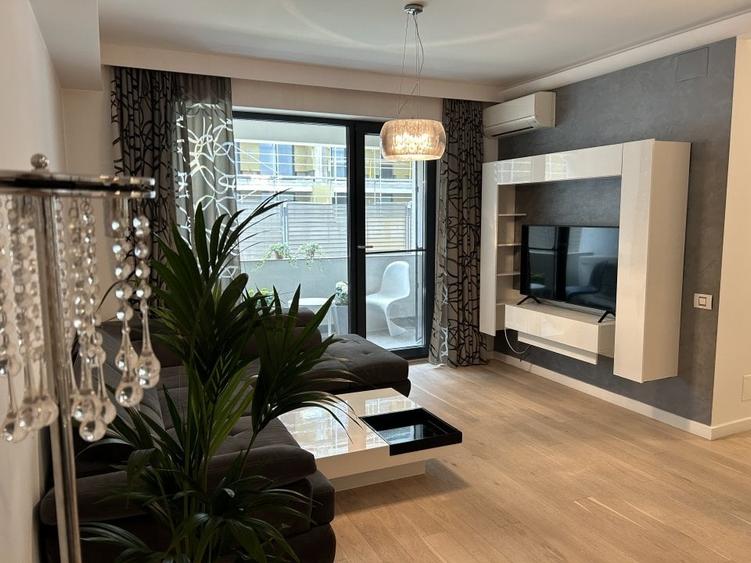 Apartament cu 3 camere decomandat în Băneasa
