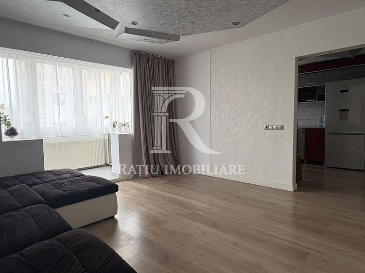 Apartament cu 3 camere semidecomandat, mobilat în Iosia