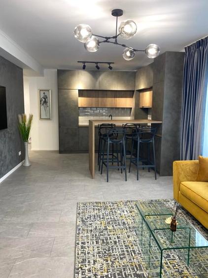 Apartament cu 3 camere semidecomandat, mobilat în Dămăroaia