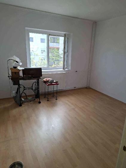 Apartament cu 3 camere decomandat în Rogerius