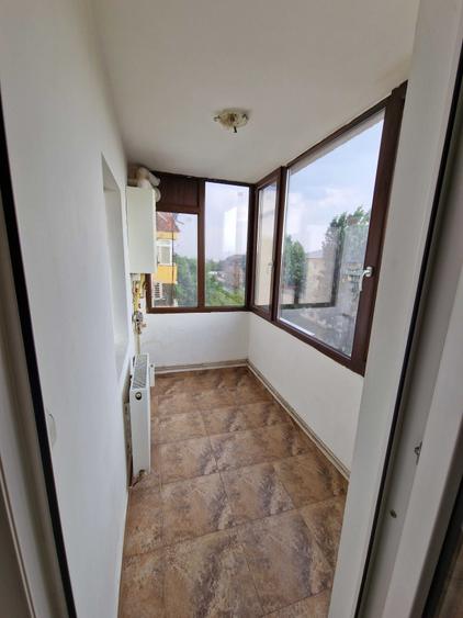 Apartament cu 3 camere decomandat în Exterior Vest
