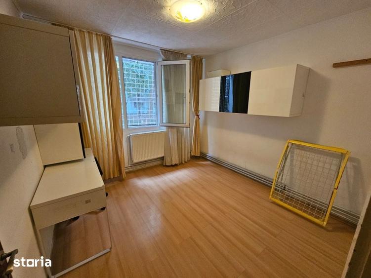 Apartament cu 3 camere semidecomandat în Militari