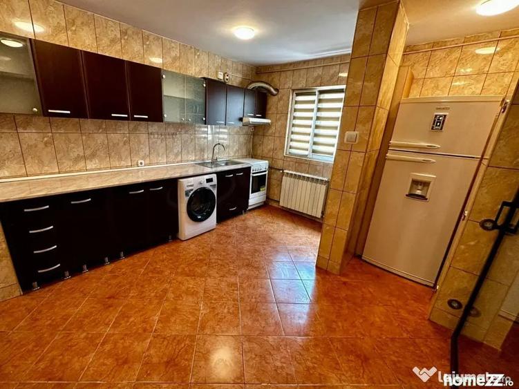 Apartament cu 3 camere decomandat în Tineretului
