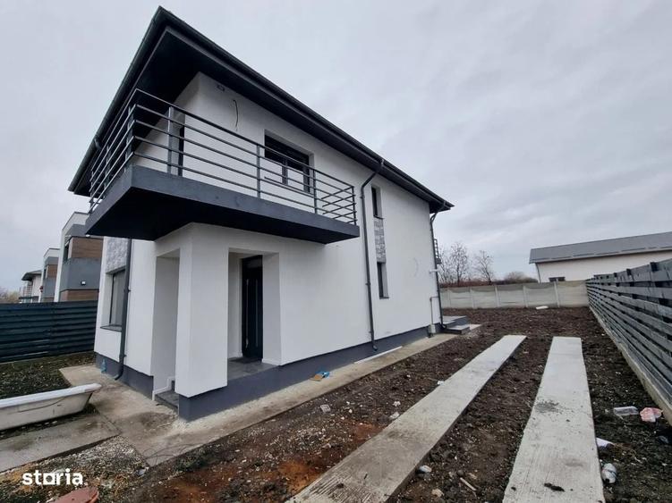 Casă individuală cu 3 camere cu Canalizare în Central