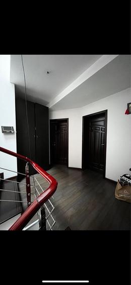Casă cu 4 camere în Barbu Văcărescu