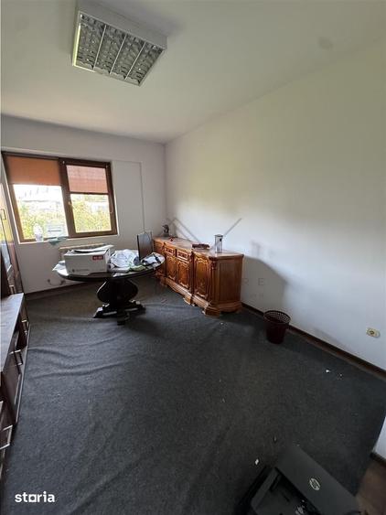 Apartament cu 4 camere decomandat în Est
