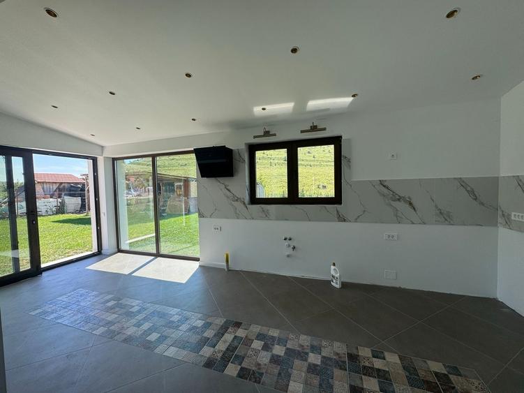 Casă individuală cu 5 camere cu Teren 1000 Mp în Pata