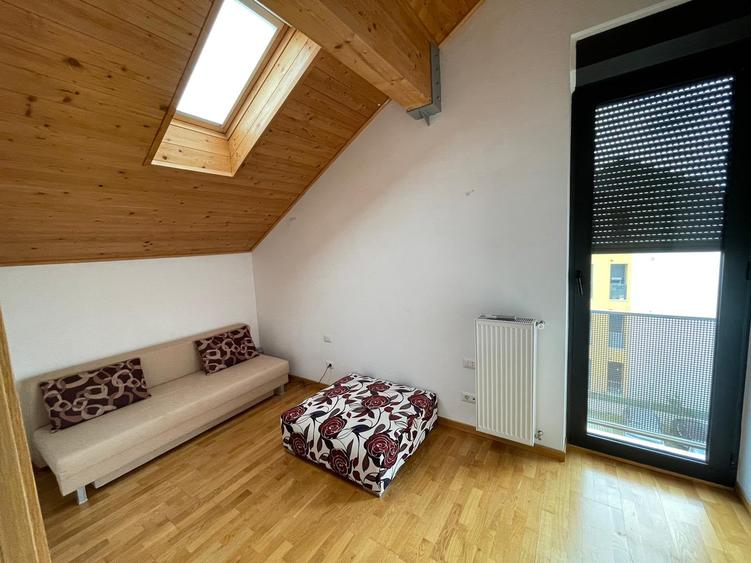 Apartament cu 3 camere semidecomandat în Lipovei