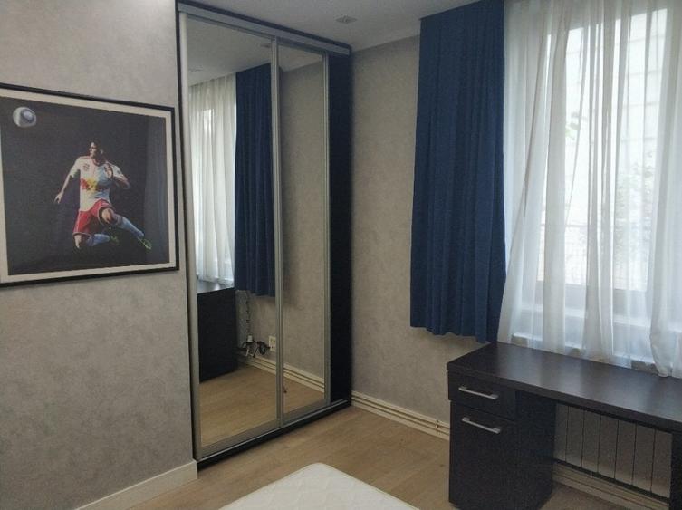 Apartament cu 3 camere decomandat, mobilat în Central