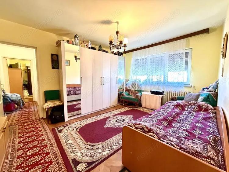 Apartament cu 4 camere semidecomandat, mobilat în Cetății