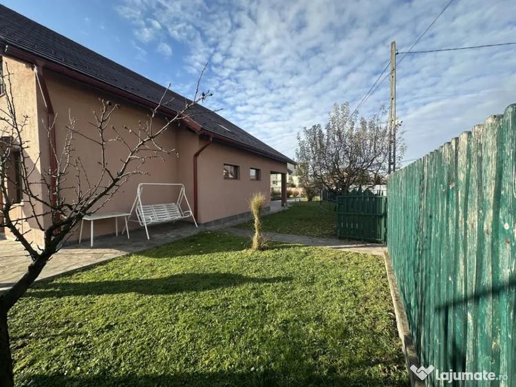 Casă cu 5 camere cu Teren 970 Mp în Independenței