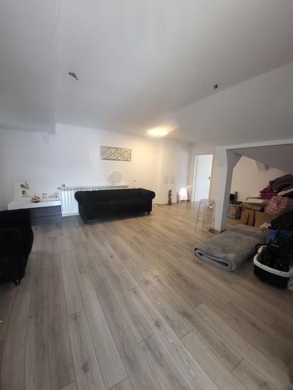Casă individuală cu 6 camere cu Teren 680 Mp în Central