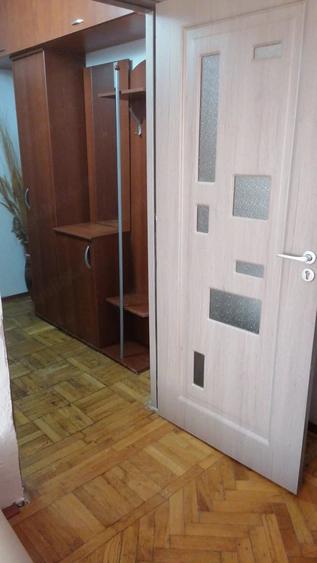 Garsonieră decomandată în Precista
