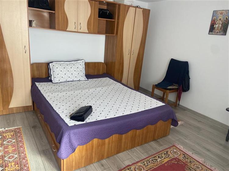 Casă individuală cu 4 camere cu Canalizare în Tătaru