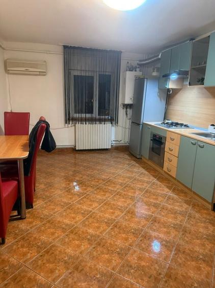 Apartament cu 2 camere decomandat în Craiovița Nouă
