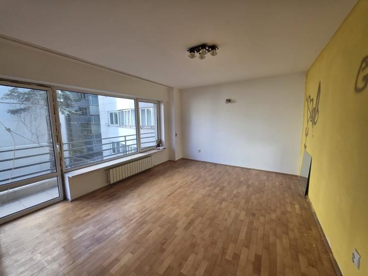 Apartament cu 4 camere decomandat, mobilat în Primăverii