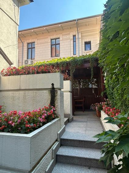Apartament cu 2 camere semidecomandat, mobilat în Capitale