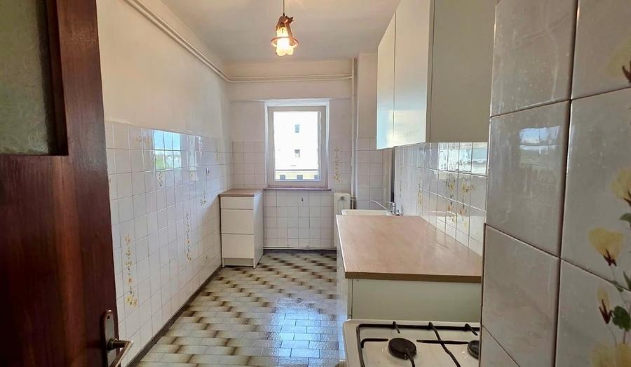 Apartament cu 3 camere decomandat, mobilat în Central