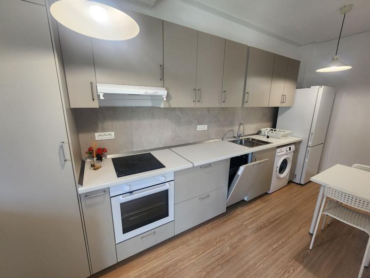 Apartament cu 3 camere semidecomandat în Dămăroaia