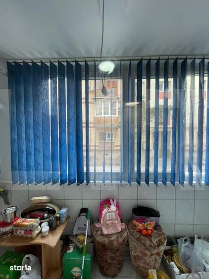 Apartament cu 4 camere decomandat în Lipovei