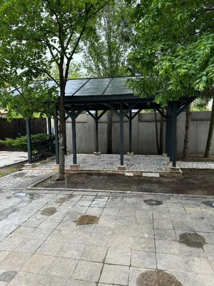 Casă individuală cu 9 camere cu Canalizare în Drumul Taberei