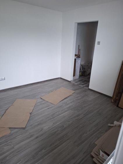 Apartament cu 3 camere semidecomandat în Orșova