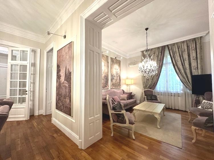 Apartament cu 5 camere semidecomandat, mobilat în Capitale