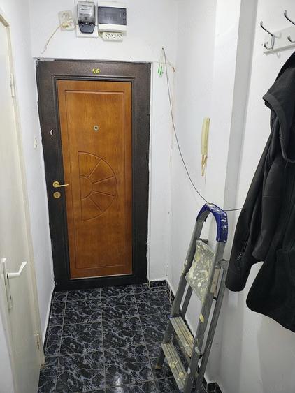 Apartament cu 2 camere semidecomandat în P-ța Doina