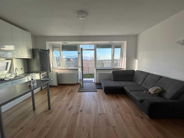 Casă cu 4 camere cu Teren 100 Mp în Central
