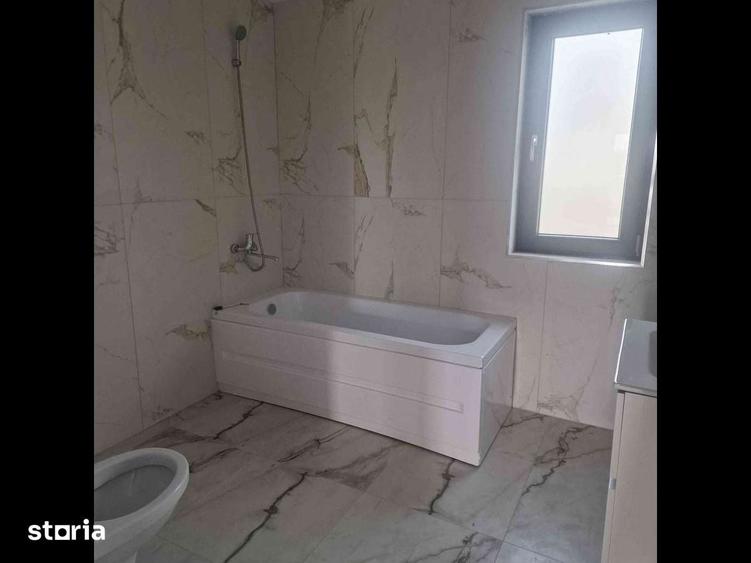 Casă cu 4 camere cu Teren 500 Mp în Central