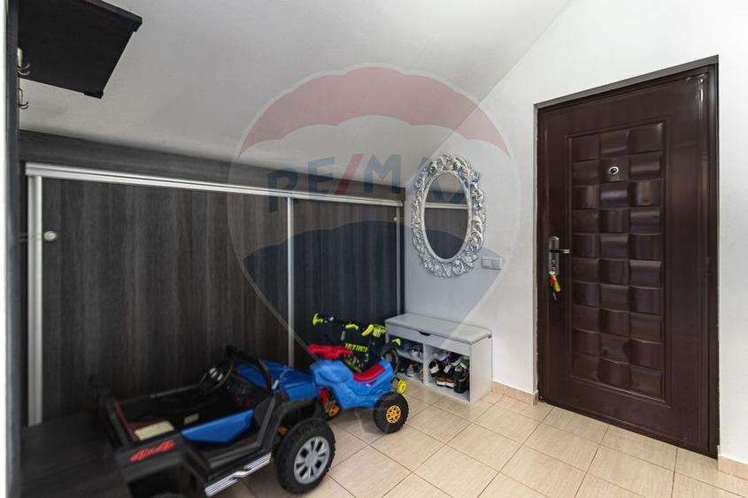 Apartament cu 3 camere decomandat, mobilat în Sânpetru
