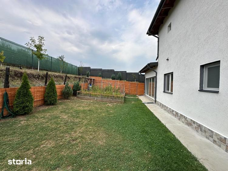 Casă cu 6 camere cu Teren 717 Mp în Holboca
