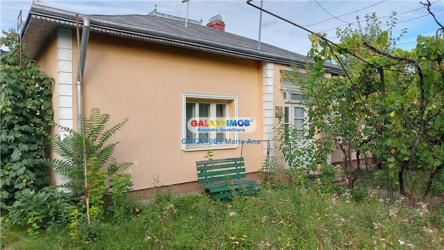 Casă cu 4 camere cu Teren 1160 Mp în Central