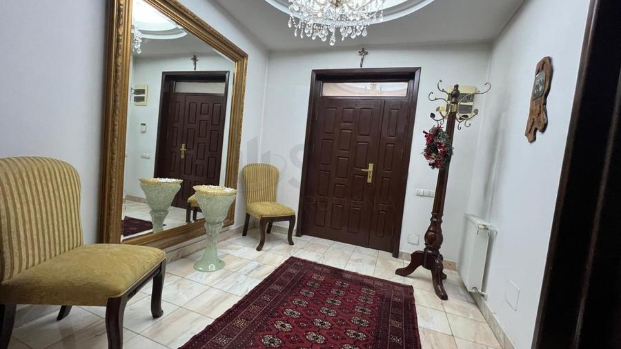 Casă individuală cu 8 camere cu Canalizare în Pipera