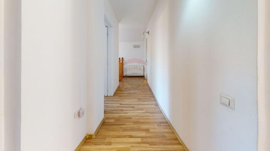 Casă individuală cu 5 camere cu Teren 495 Mp în Gulia