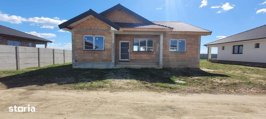 Casă cu 4 camere cu Teren 550 Mp în Lazuri