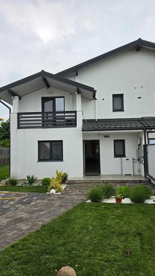 Casă cu 4 camere în Central