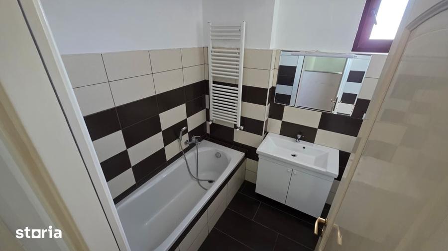 Casă cu 6 camere cu Teren 231 Mp în Obor