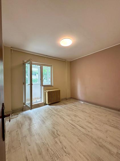 Apartament cu 4 camere decomandat în Apărătorii Patriei