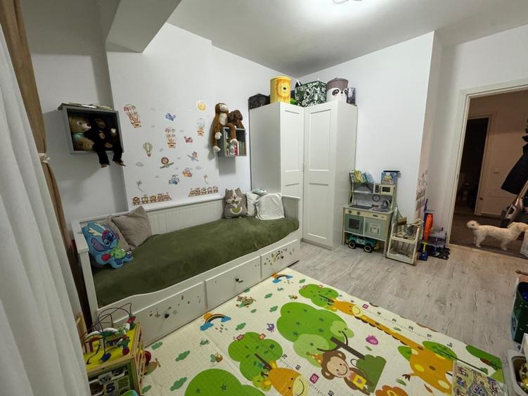 Apartament cu 3 camere decomandat în Roșu