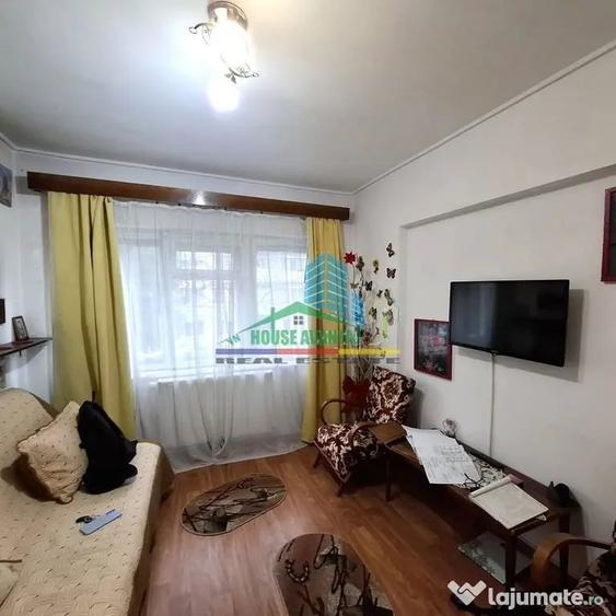 Apartament cu 3 camere semidecomandat în Gară