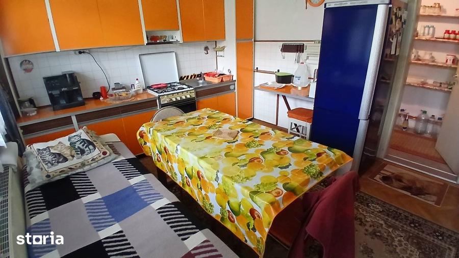 Casă cu 3 camere cu Teren 1442 Mp în Central
