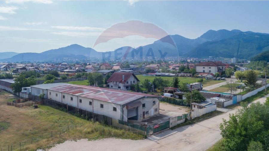 Spațiu industrial, de 794 mp, în Periferie
