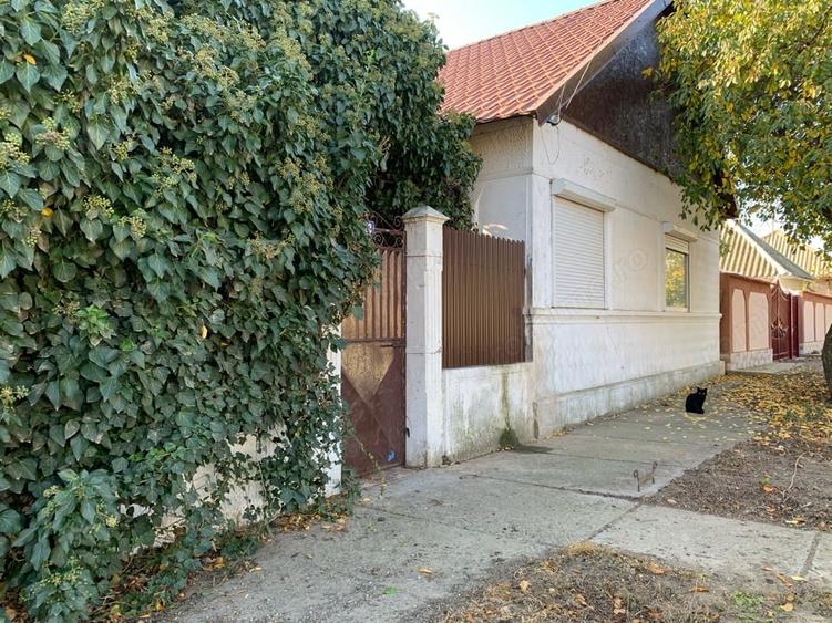 Casă cu 4 camere cu Teren 2000 Mp în Jurilovca