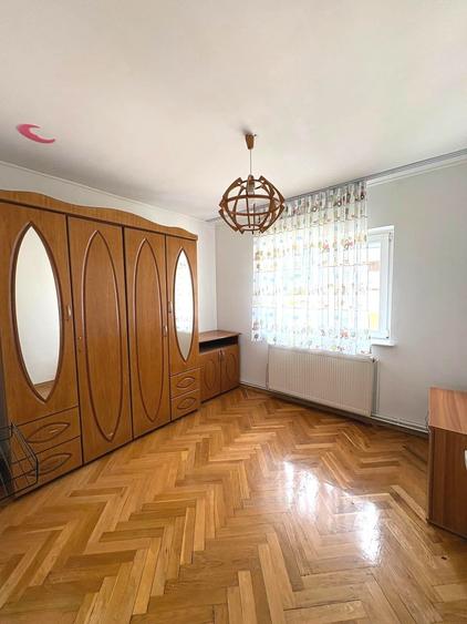 Apartament cu 3 camere decomandat în Porolissum